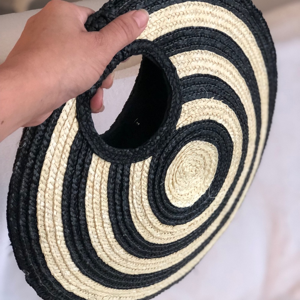 Adorable straw clutch!